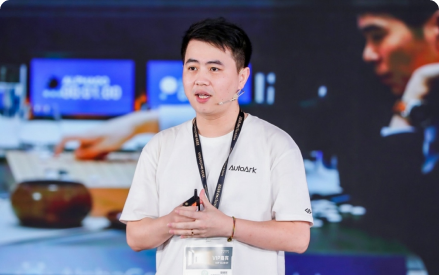 AI技术演进：机器人正逐步迈向人性化，未来已来